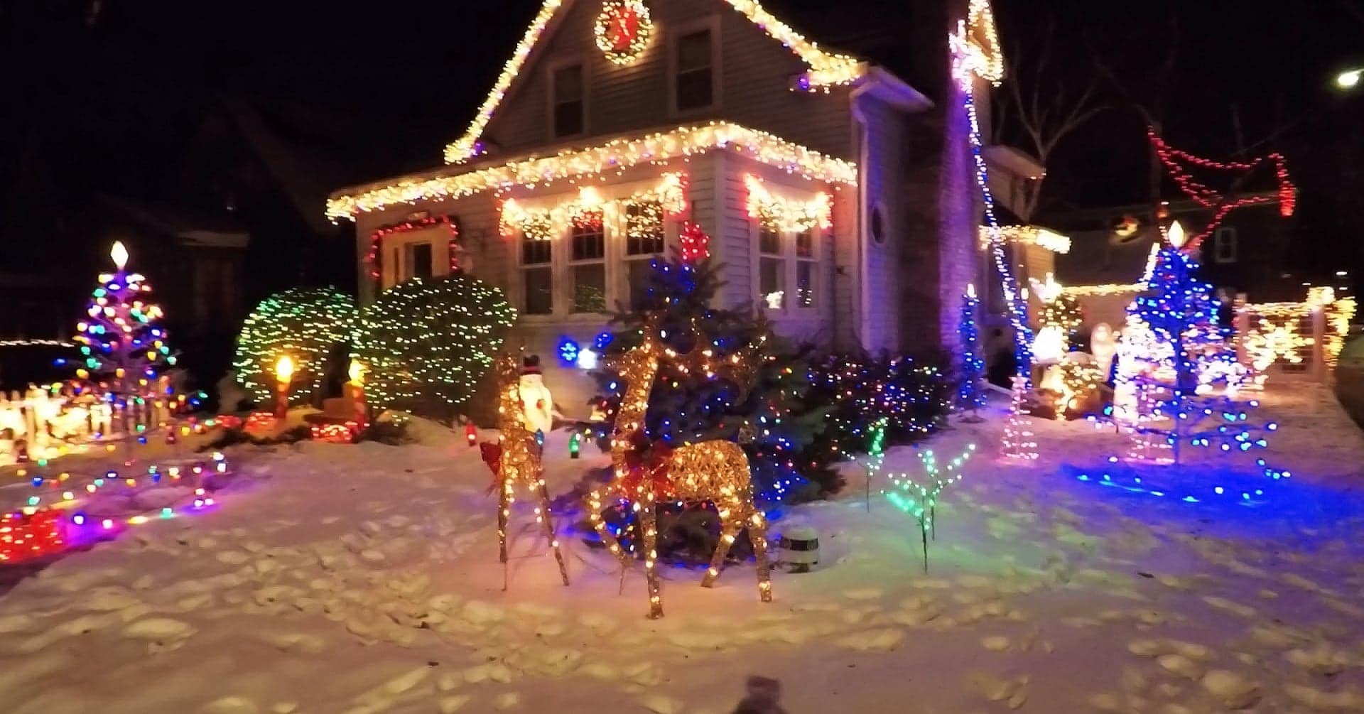 Residential Christmas lights, display of Christmas lights